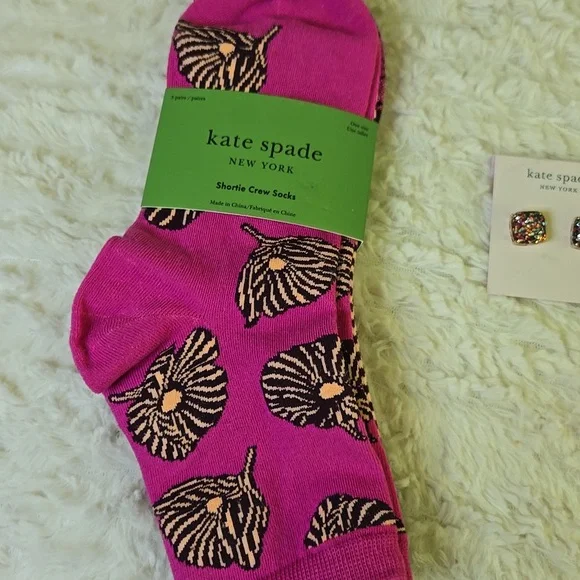 Kate Spade Green Water Bottle 3pair Socks Set And Earrings NWT GIFTABLE - Picture 3 of 8